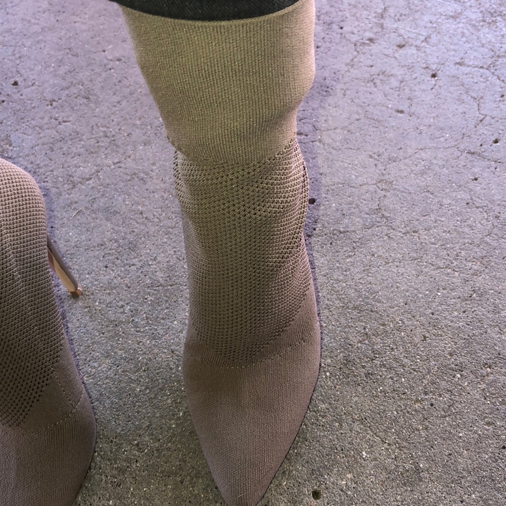 Woman’s heels - Picture 6 of 6